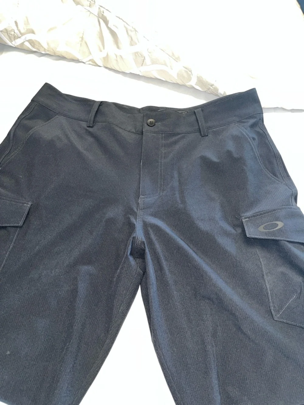 Oakley Men's Dark Navy Cargo Pants with Side Pockets